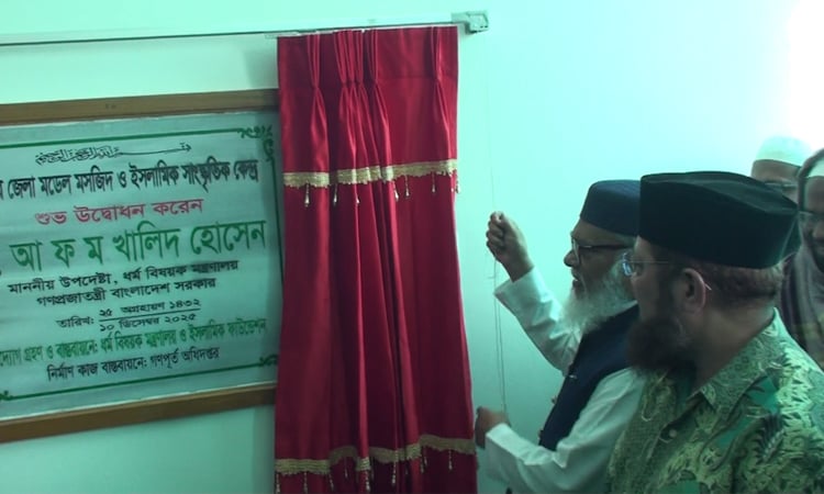 Prayer restricts people from wrongdoings, reduces crime in society:Khalid