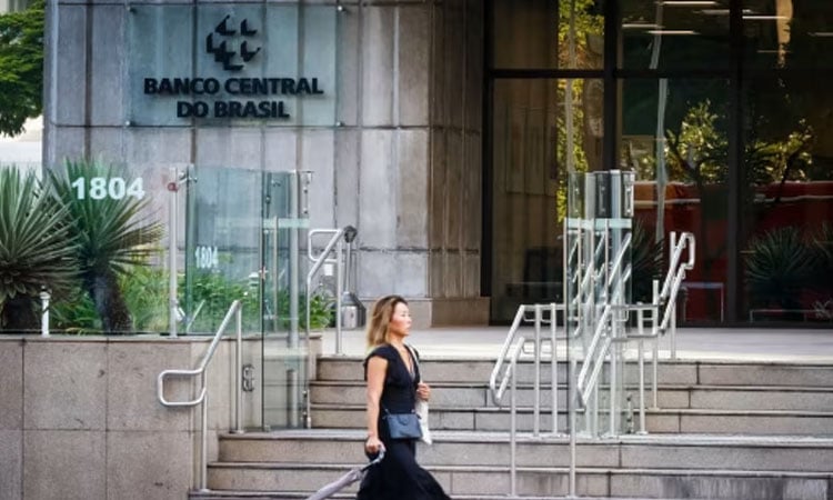 Inflation drops in Brazil to within central bank's target level