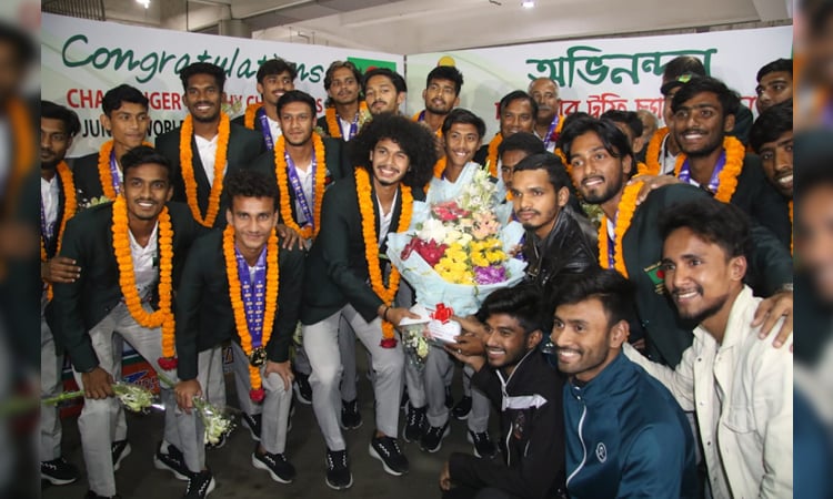 Bangladesh U-21 hockey team return home