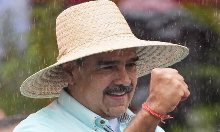 US slaps sanctions on Maduro relatives as Venezuela war fears build