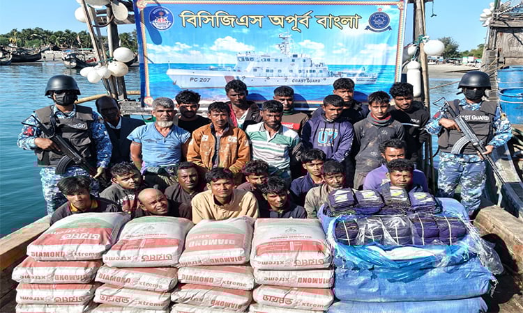22 held with huge smuggling goods