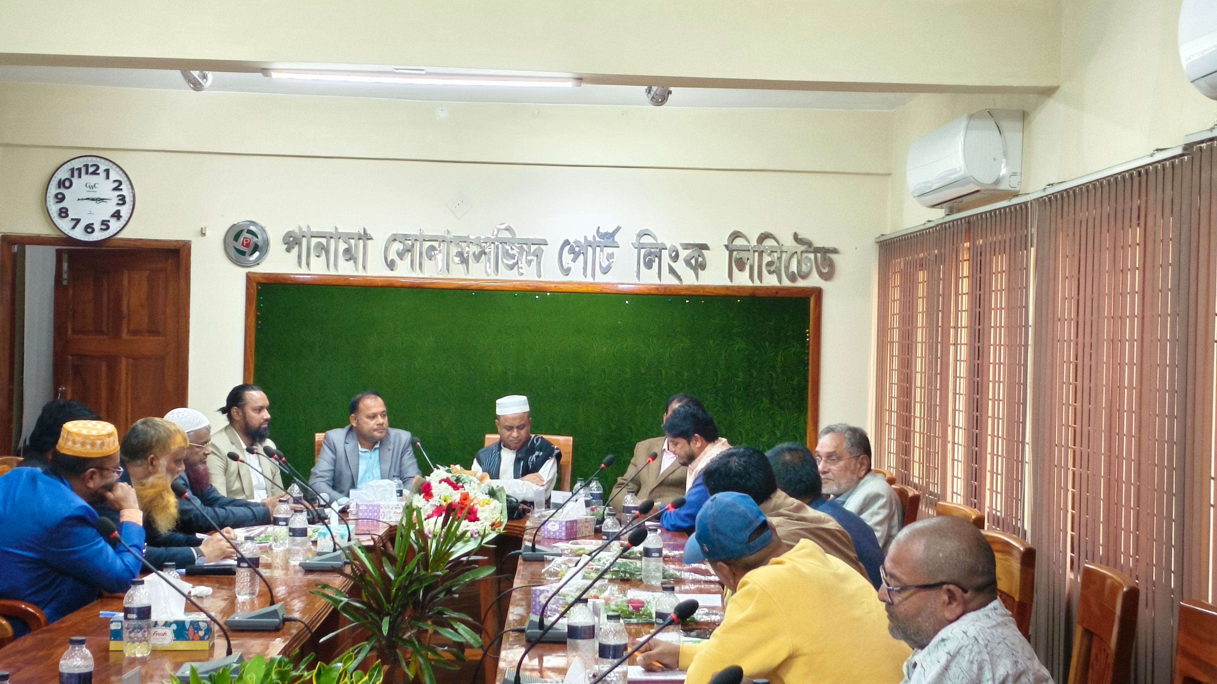 Bangladeshi, Indian traders hold joint meeting at Sonamasjid Land Port