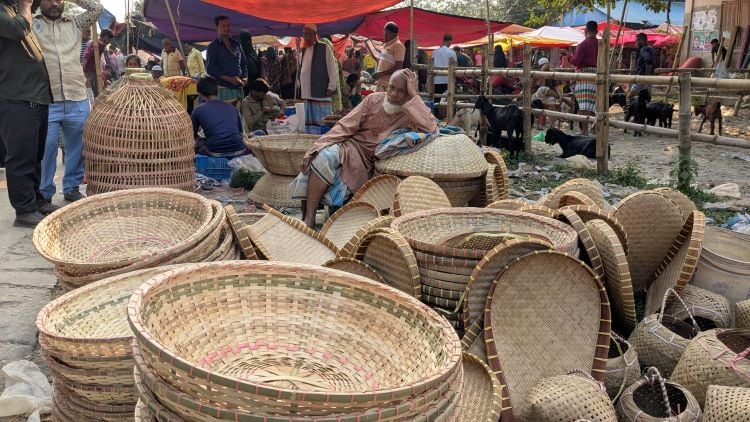 Centennial Kaikartek Hat keeps tradition alive in Narayanganj