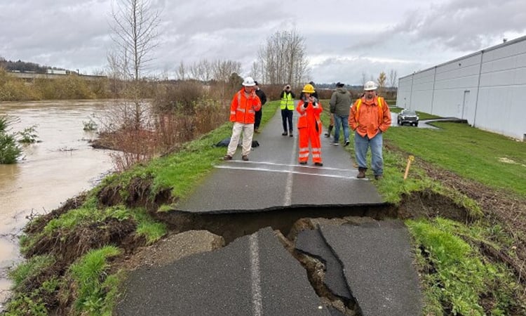 Levee break near Seattle prompts evacuation order