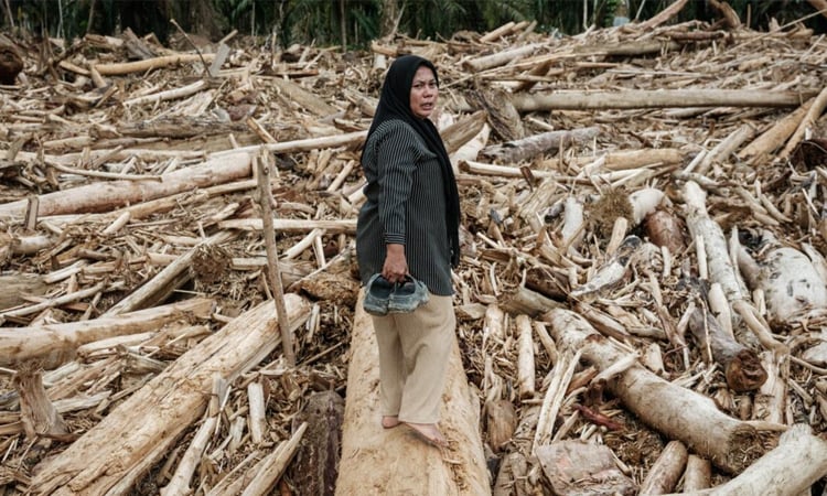 Indonesians reeling from flood devastation plea for global help