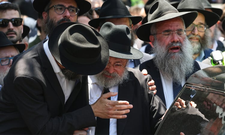 Grief and fear as Sydney's Jewish community mourns 'Bondi rabbi'