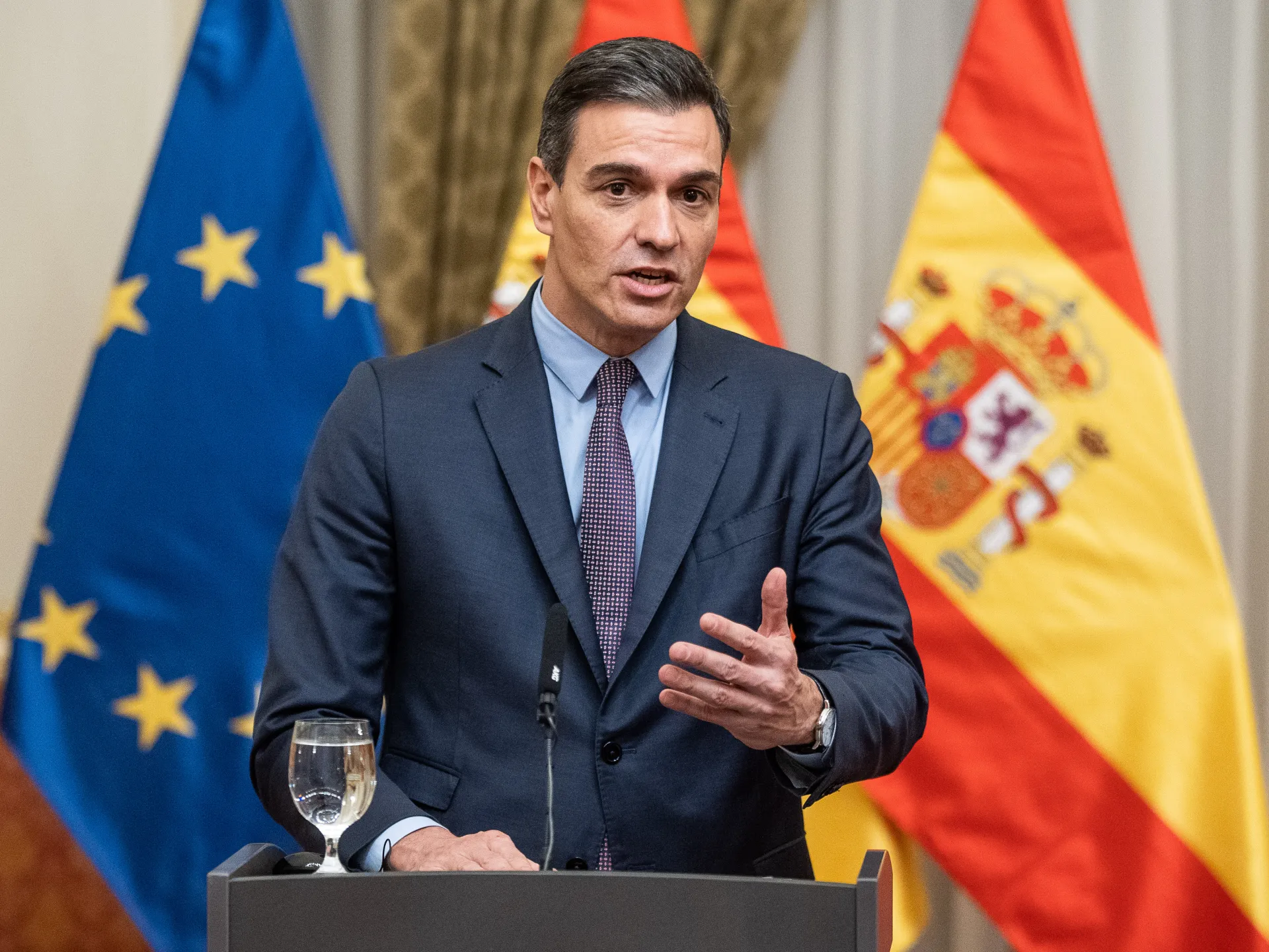 Spain to set up national climate shelter network: PM