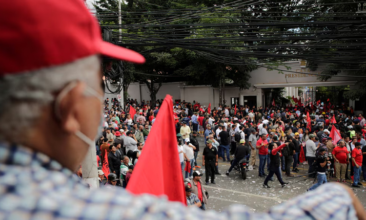 Thousands of Hondurans protest alleged election 'fraud'