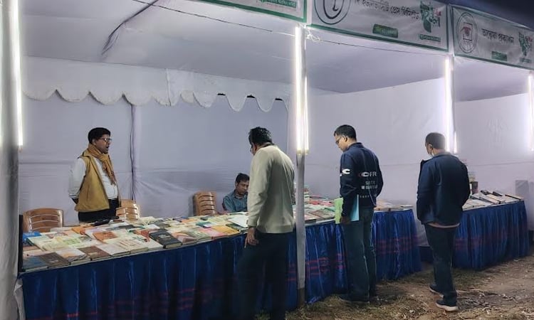Strong turnout of young readers at Bijoy Boi Mela