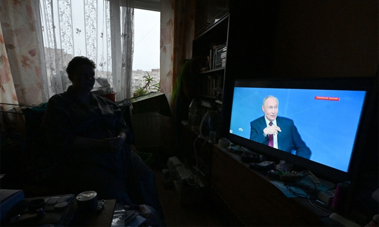 Putin's TV marathon: national costumes, marriage proposal and praise