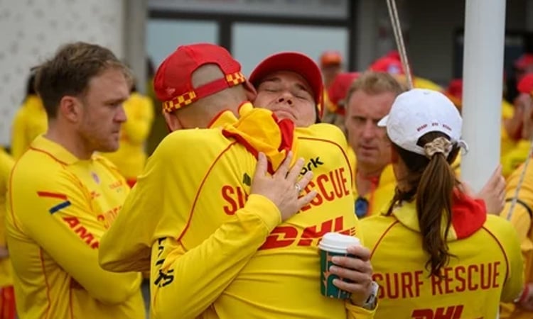 Australian lifeguards fall silent for Bondi Beach victims
