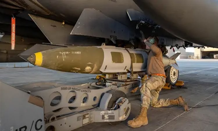 Syria monitor says US strikes killed at least five IS members