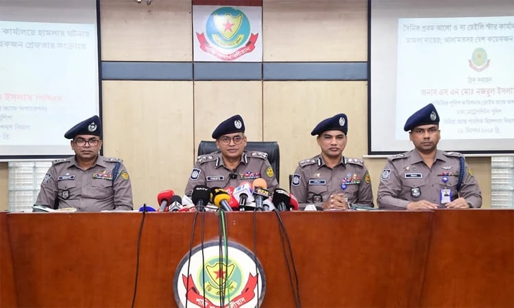 Case filed against 400-500 unidentified people over attack on Prothom Alo office