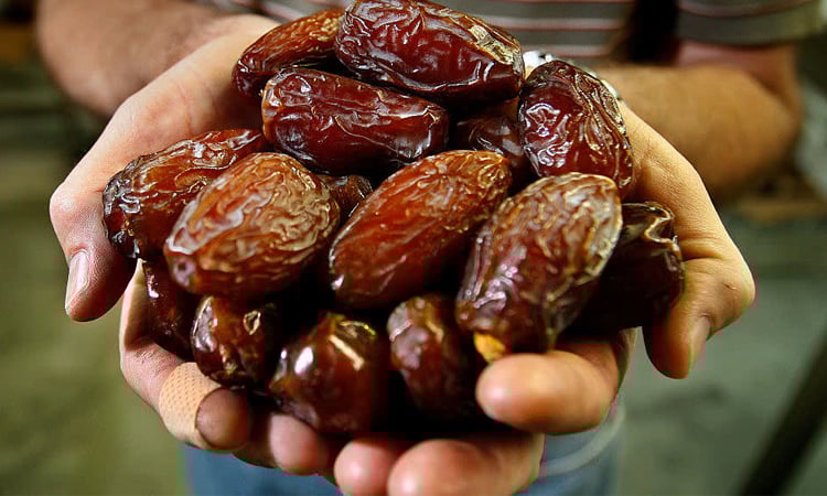 Govt reduces customs duty on dates import ahead of Ramadan