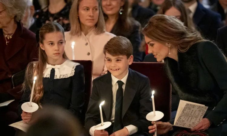 In Christmas surprise, UK's Catherine and Charlotte play piano duet