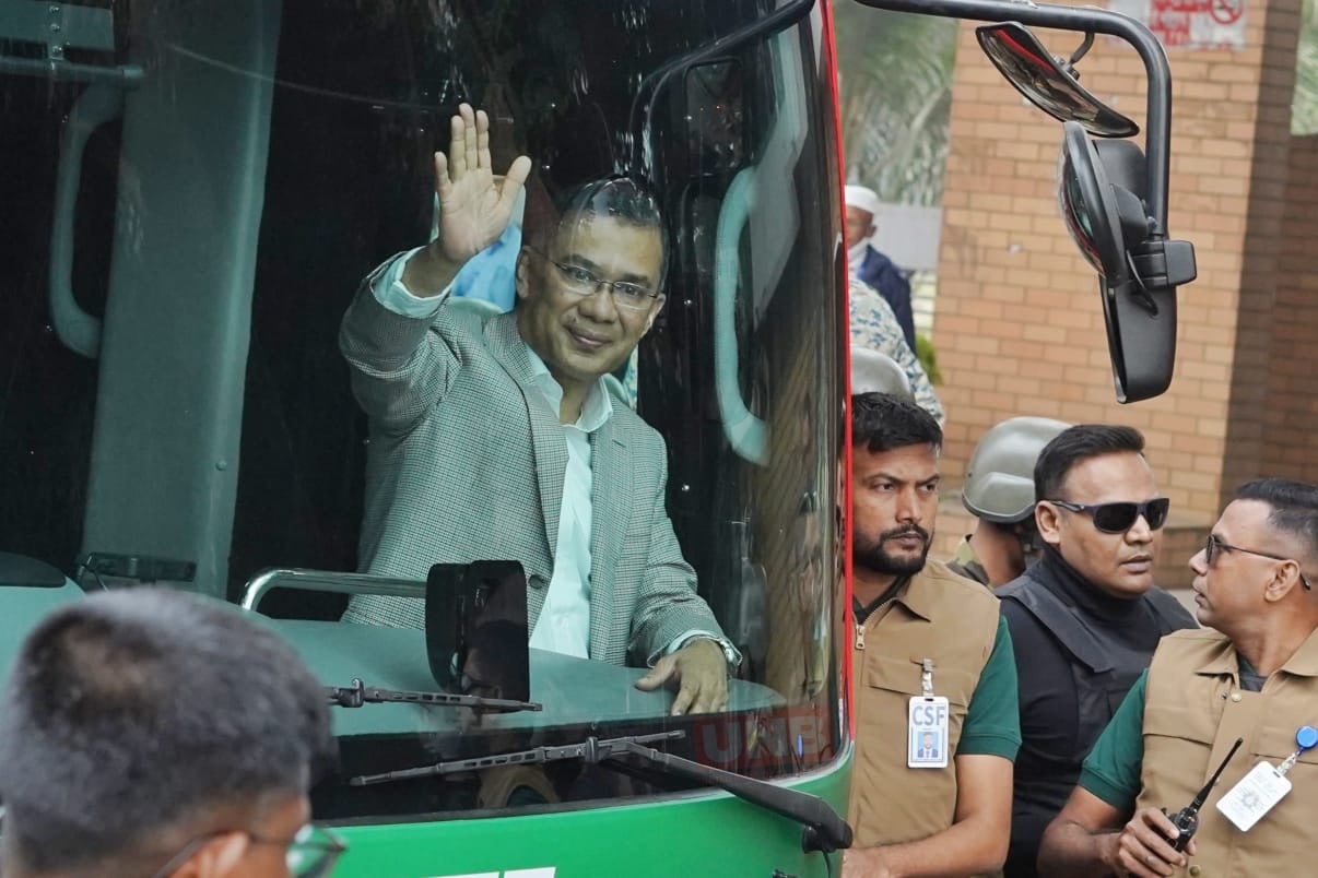Tarique Rahman goes to visit mother at hospital 