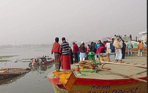 Bulkhead sinks in Buriganga, two missing