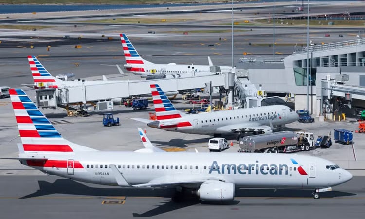 US air traffic snarled as New York braces for deep snow