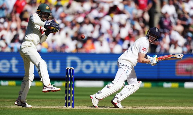 England beat Australia by four wickets in fourth Ashes Test