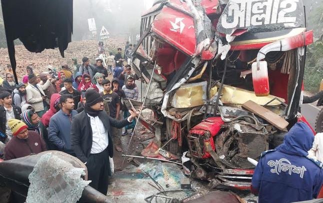 22 injured in head-on collision between two buses in Tangail