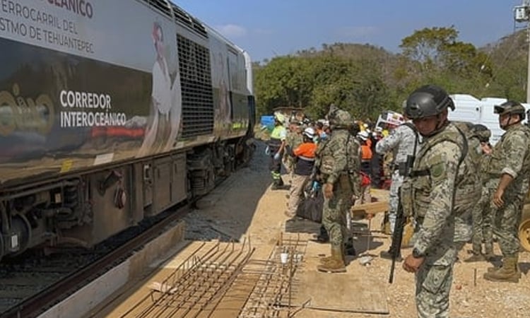 More than a dozen dead in Mexico train derailment