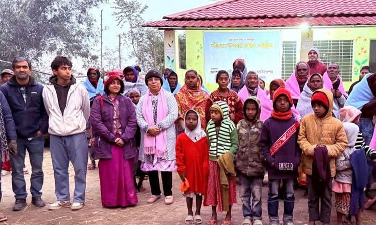 4,000 winter clothes distributed among Dinajpur indigenous communities