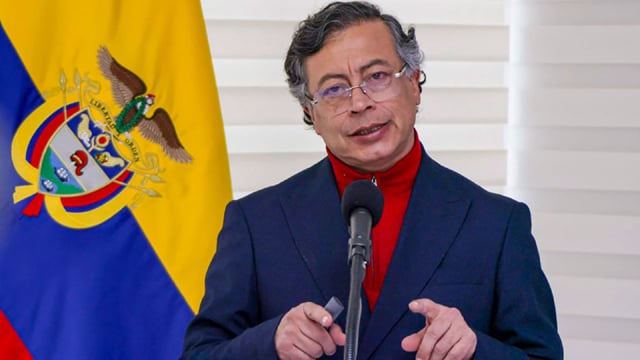 Petro makes historic raise to Colombia's 2026 minimum wage