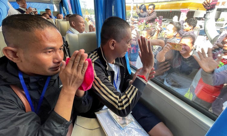 Thailand releases 18 Cambodian soldiers held since July: govts