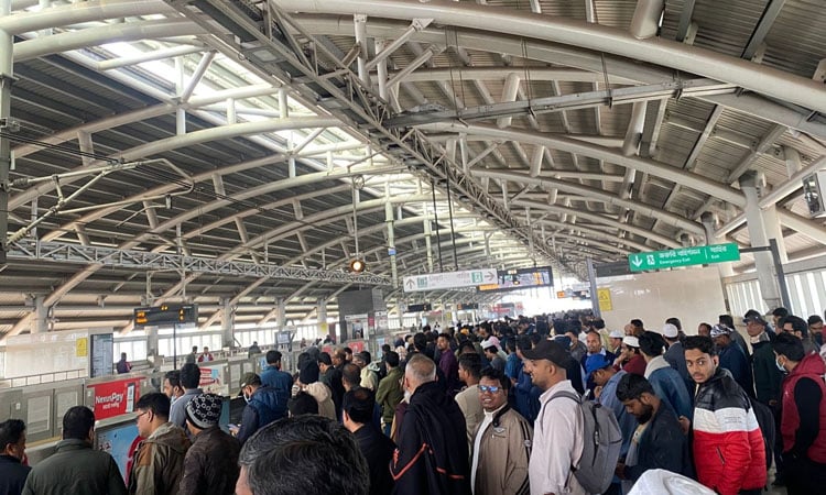 Crowd at metro stations to attend Khaleda Zia’s janaza