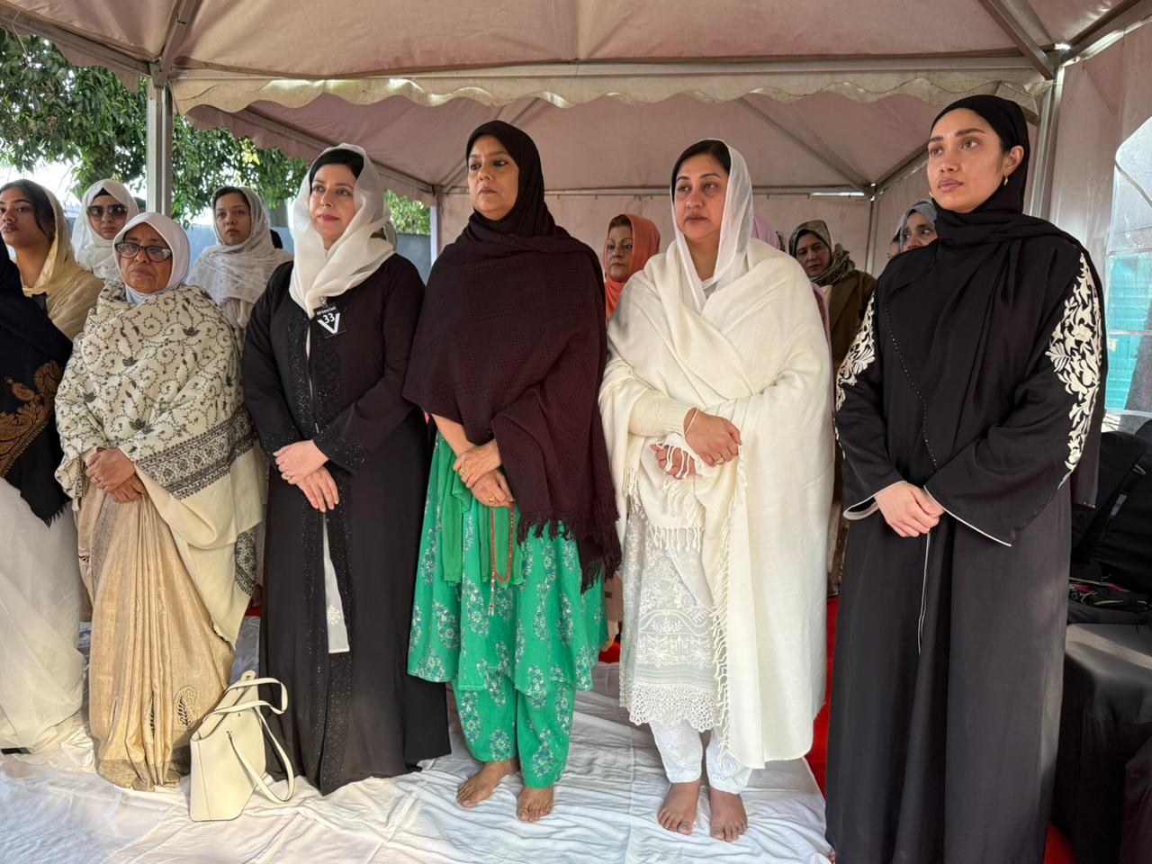 Female family members, advisers join Khaleda Zia's janaza 