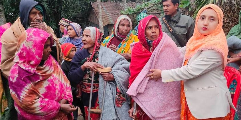 Char people receive blankets in Gaibandha