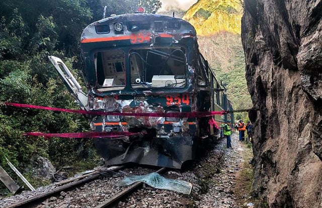 Hundreds of tourists evacuated as Machu Picchu trains resume after crash
