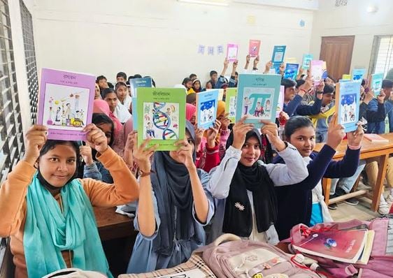 Rajshahi students start getting new books in New Year