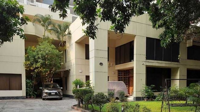 ‘Firoza’ enveloped in silence