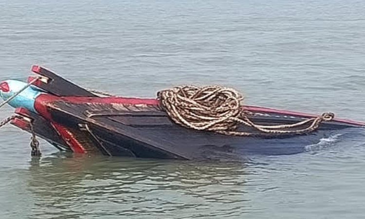 Trawler with 300 tons of salt sinks in Meghna following collision