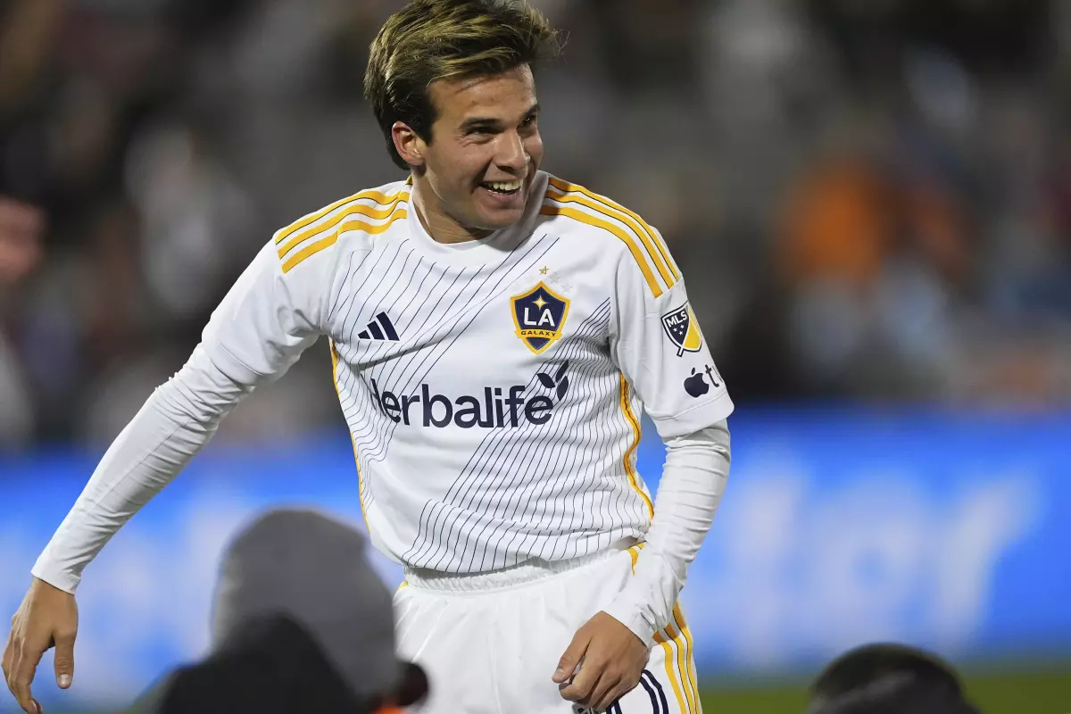 LA Galaxy midfielder Puig to have surgery after knee recovery 'setback'