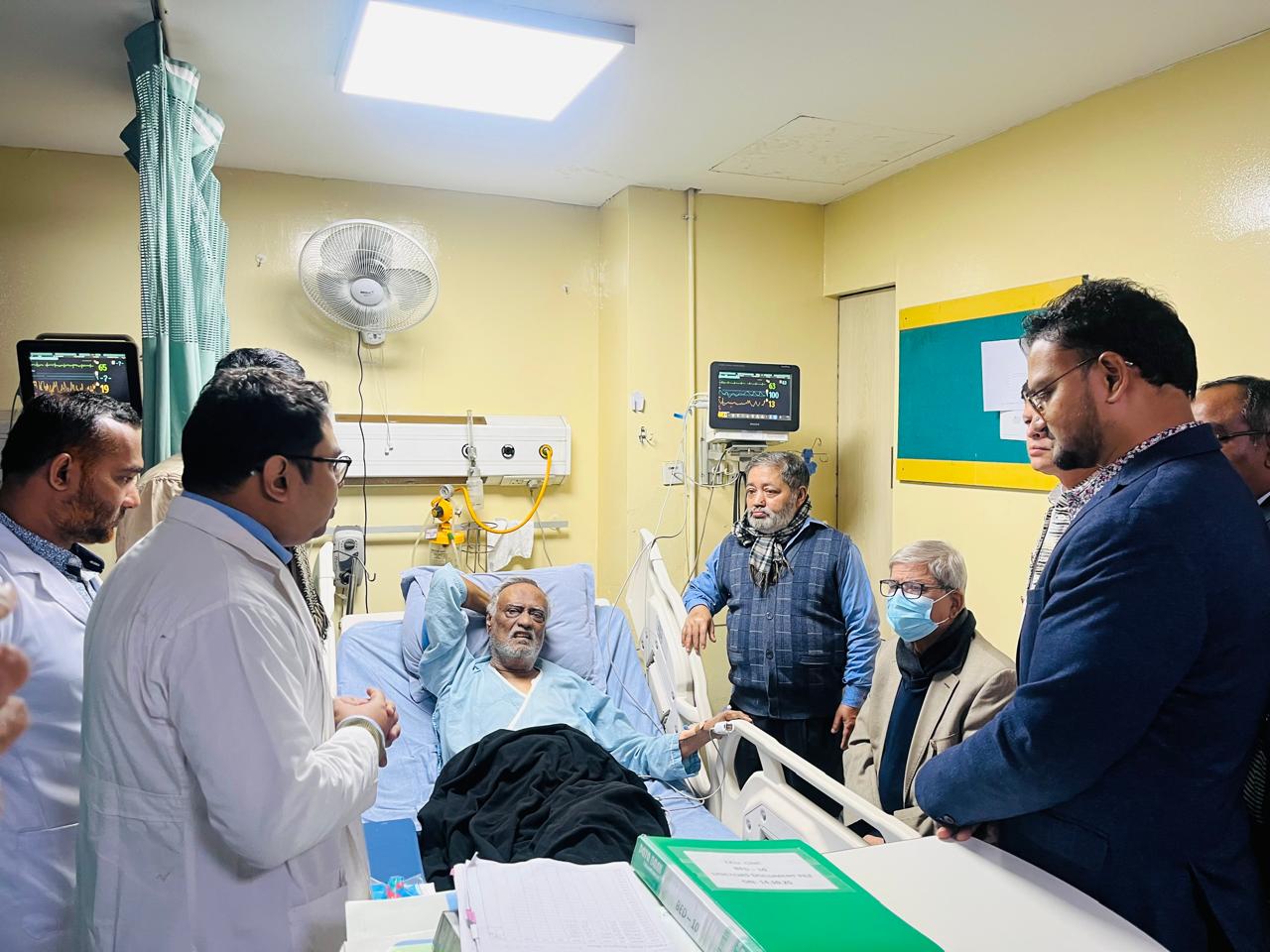 Fakhrul visits Mostafa Haider in hospital