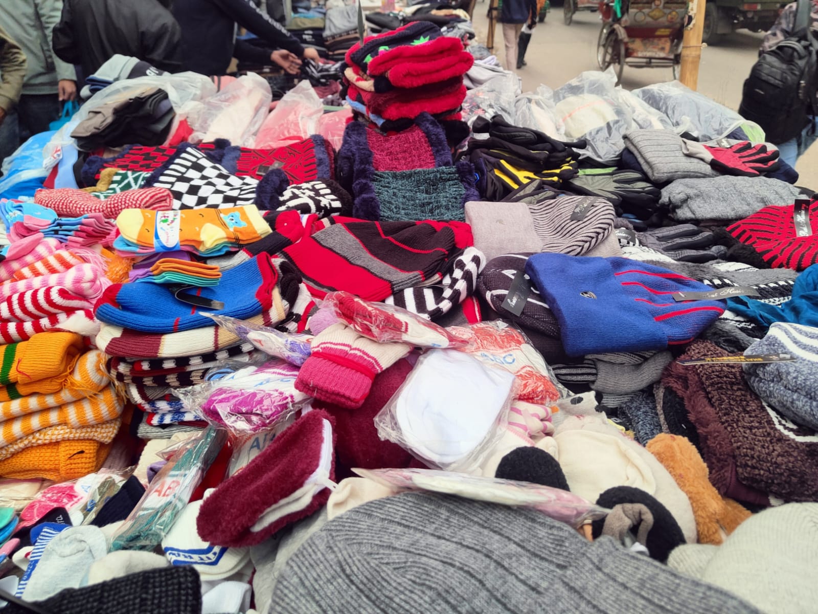 Chilling winter drives brisk winter clothing sales on Dhaka footpaths