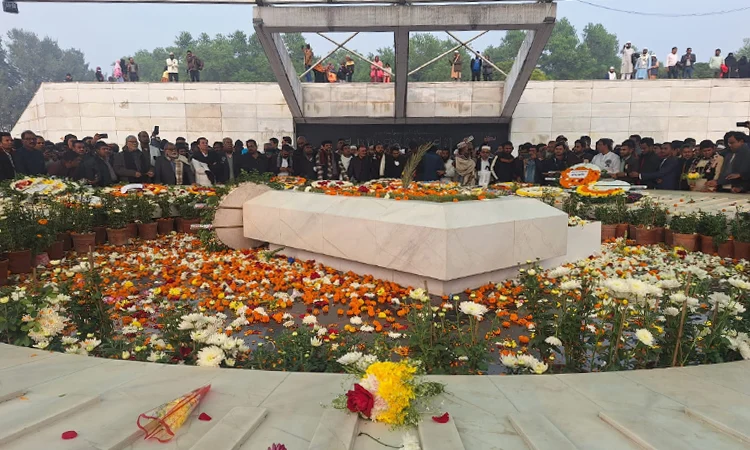 Khaleda Zia's grave turns into site of prayers, tributes