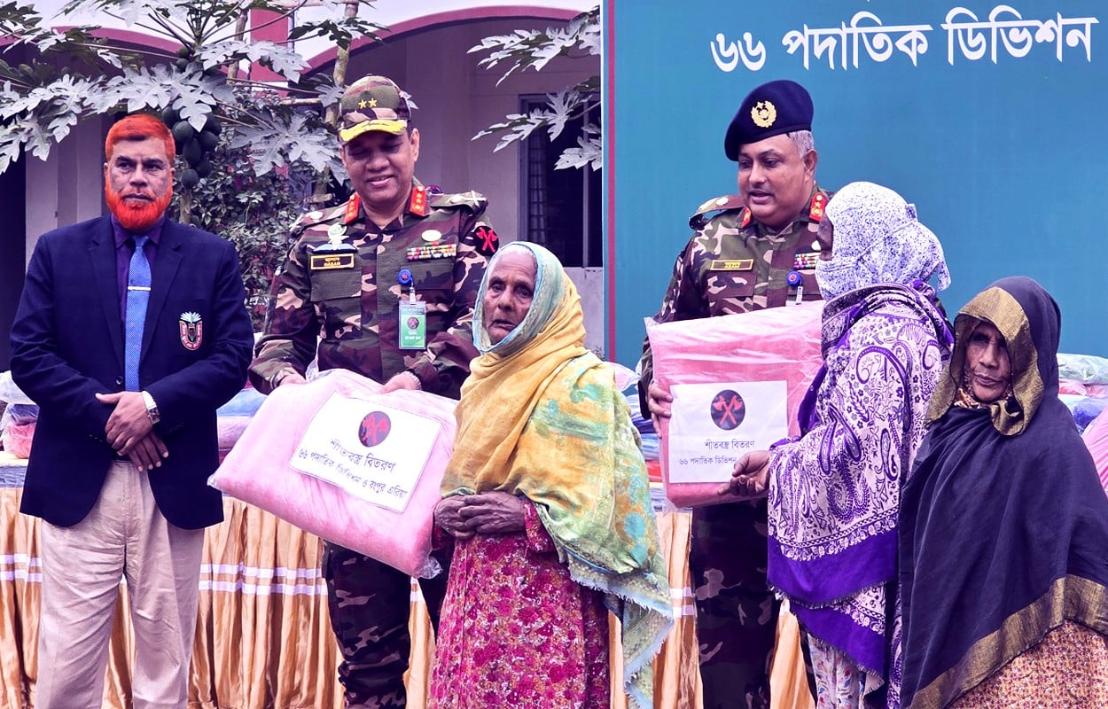 Army distributes blankets to distressed people in Rangpur