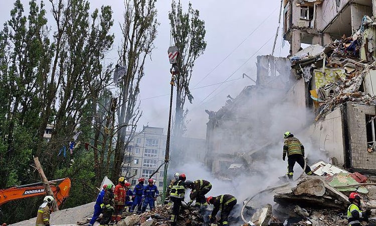 Ukrainian authorities say Russian strikes on Kyiv kill two