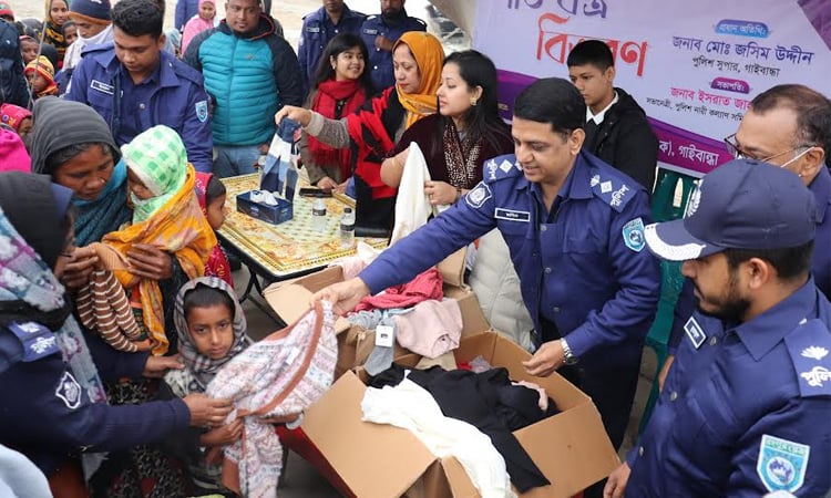Police Nari Kalyan Samity donates warm clothes in Gaibandha
