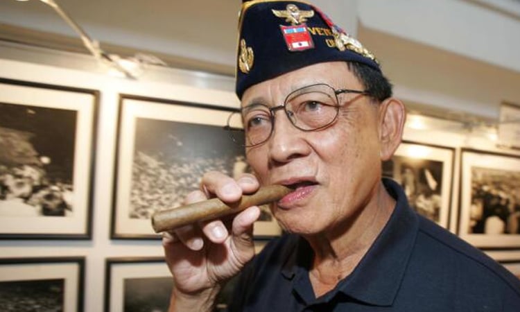 Philippines arrests ex-general who called for president's ouster