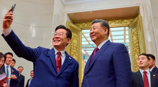 South Korea's Lee snaps Xi selfie with Chinese 'backdoor' phone