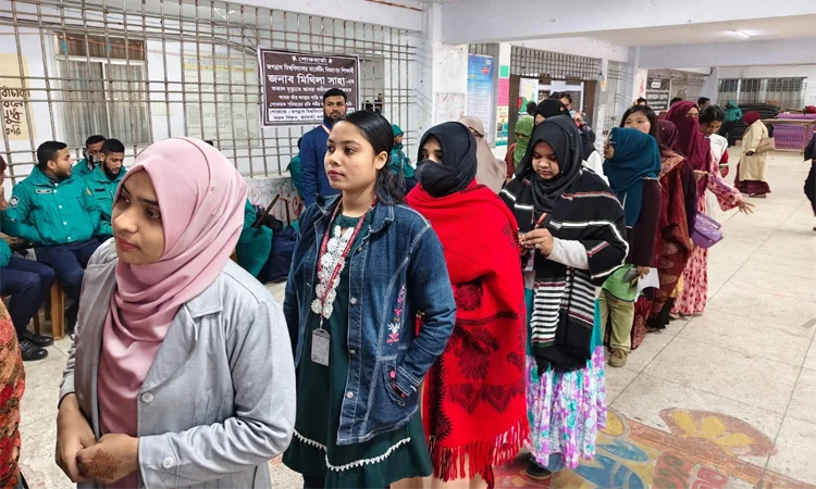 JnUCSU Election: Campus abuzz with female voters’ presence