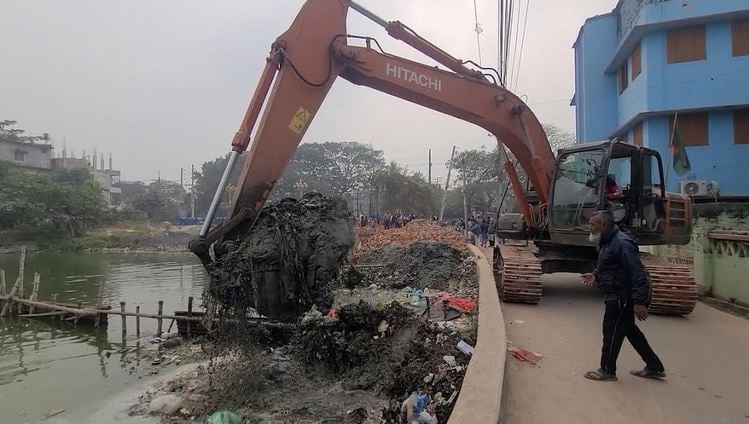 Unlawfully filled-up pond being re-excavated in Rajshahi