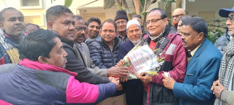 Over 150 transport workers join BNP in Thakurgaon