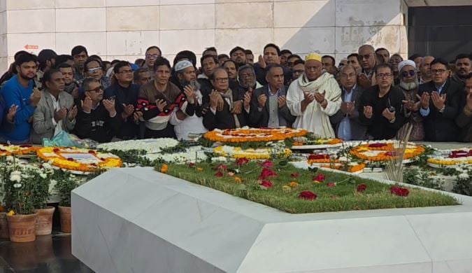 Krishak Dal pays tribute at mausoleums of Ziaur Rahman, Khaleda Zia