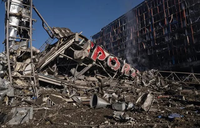 Russia bombards Kyiv after rejecting peacekeeping plan