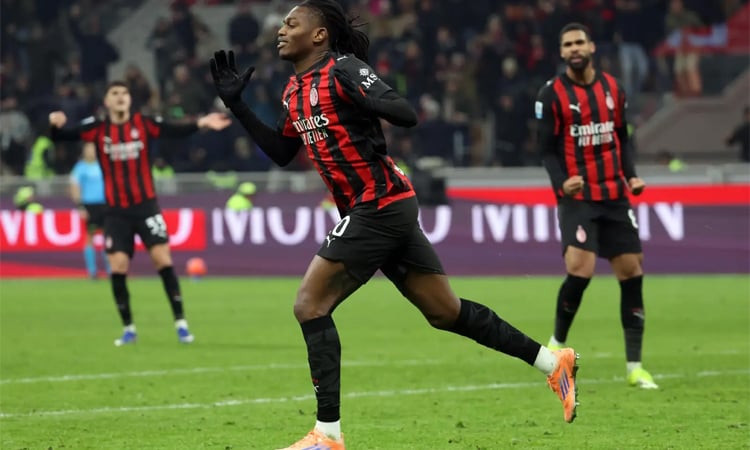 AC Milan scrape a point with Genoa after late penalty howler